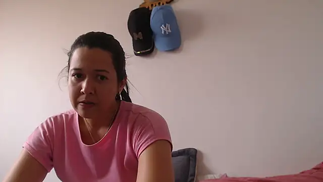 Snapshot of lady_hot2xx chatting on 02/20/25, 08:14 lady hot2xx online show from 02/20/25, 08:14