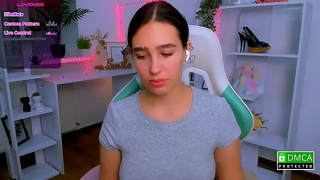  Eliizabeth  online show from 11/25/25, 10:32