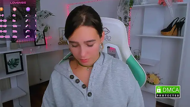  Eliizabeth  online show from 10/31/25, 10:27