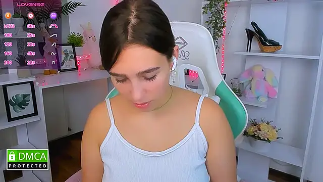  Eliizabeth  online show from 10/26/25, 11:27