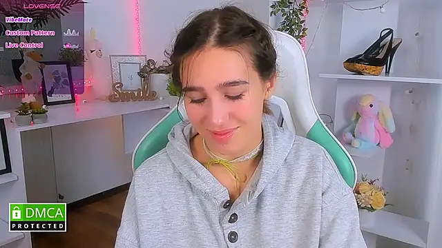  Eliizabeth  online show from 10/13/25, 08:54