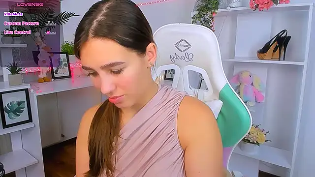  Eliizabeth  online show from 10/27/25, 10:54