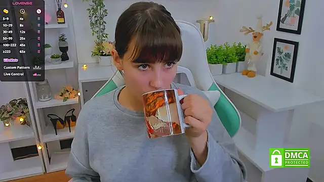  Eliizabeth  online show from 03/21/25, 10:06