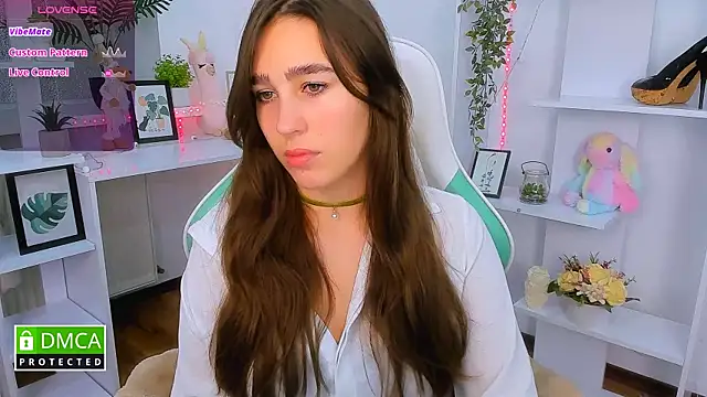  Eliizabeth  online show from 10/25/25, 09:04