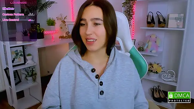  Eliizabeth  online show from 12/15/25, 09:20