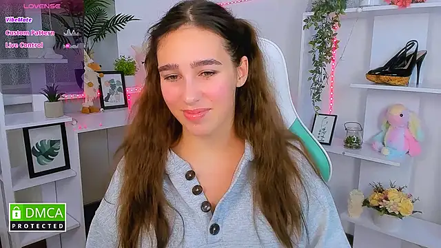  Eliizabeth  online show from 10/21/25, 09:58