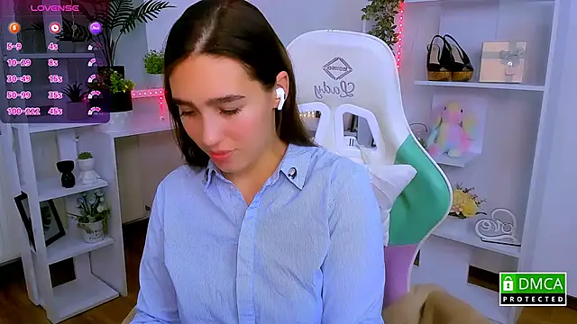  Eliizabeth  online show from 11/30/25, 10:10