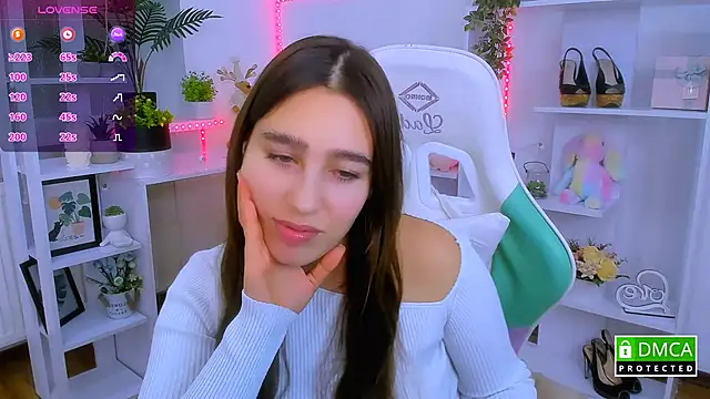  Eliizabeth  online show from 12/17/25, 09:31