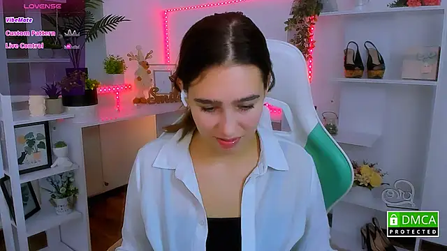  Eliizabeth  online show from 12/19/25, 10:45