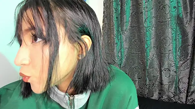 emma woods  online show from 09/09/25, 02:43