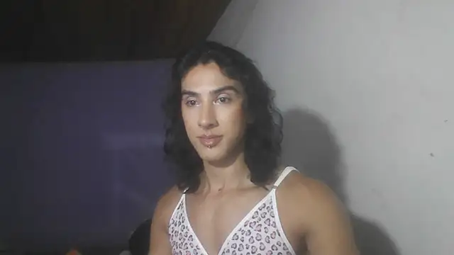 roxana collins online show from 10/22/25, 04:01