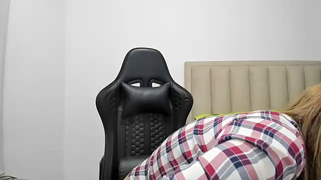 Chloemiller89 online show from 06/09/26, 10:00