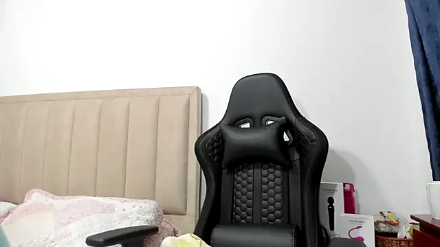 Chloemiller89 online show from 10/17/25, 07:48