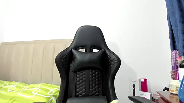 Chloemiller89 online show from 10/25/25, 10:32