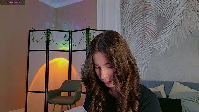Snapshot of Marie_Diaze chatting on 06/17/26, 05:07 Marie Diaze online show from 06/17/26, 05:07