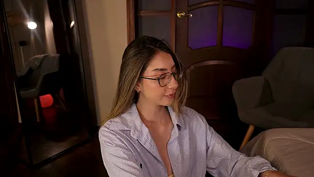 lua ferch   online show from 12/05/25, 12:37