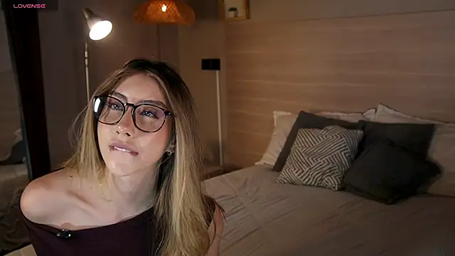 lua ferch   online show from 04/15/26, 01:04