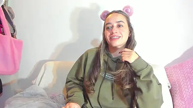 Snapshot of Natalia_Suarez chatting on 10/11/25, 01:06 Natalia Suarez online show from 10/11/25, 01:06