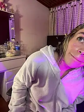 Snapshot of Natalia_Suarez chatting on 03/13/25, 03:22 Natalia Suarez online show from 03/13/25, 03:22