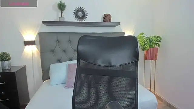 nataly rodri online show from 11/12/25, 07:18