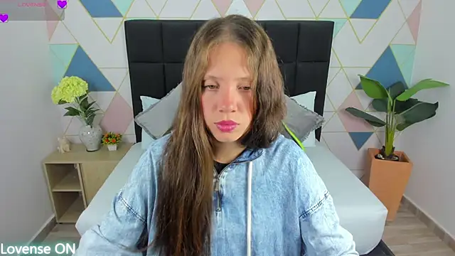 nataly rodri online show from 10/31/25, 01:57