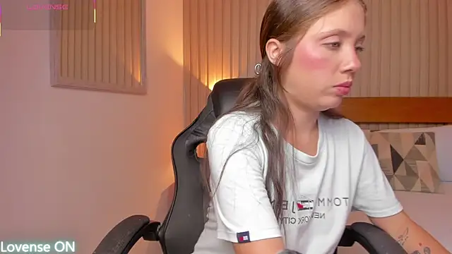 nataly rodri online show from 11/30/25, 02:12