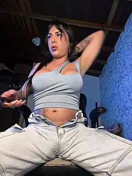 Snapshot of missdirtyhot_ chatting on 03/10/25, 12:18 missdirtyhot online show from 03/10/25, 12:18