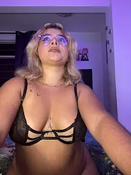 Snapshot of AliiceBrown_ chatting on 01/14/26, 04:38 AliiceBrown online show from 01/14/26, 04:38