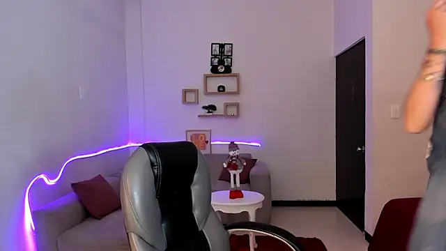 Kristen Garner online show from 11/28/25, 08:31