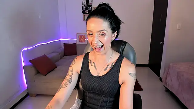 Kristen Garner online show from 12/17/25, 07:52