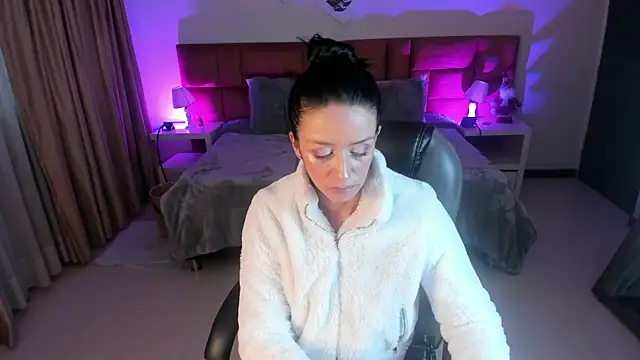 Kristen Garner online show from 11/21/25, 09:25