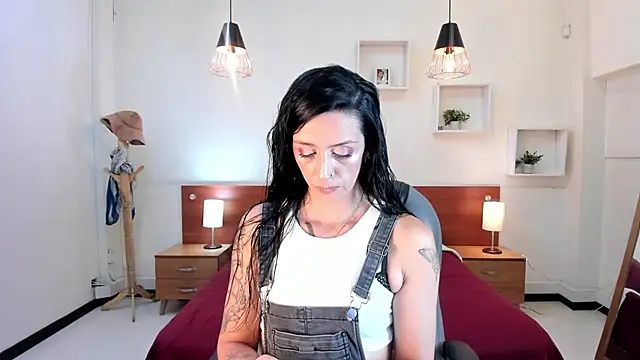 Kristen Garner online show from 02/13/25, 08:45