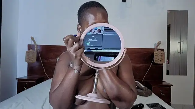 Elegant Ebony online show from 07/06/26, 10:33