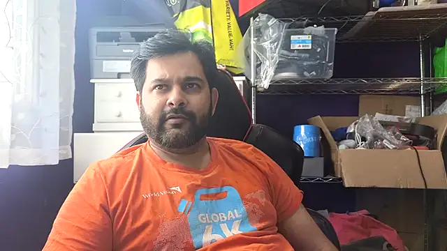 Snapshot of Sakhtlaundaz chatting on 06/11/26, 12:57 Sakhtlaundaz online show from 06/11/26, 12:57