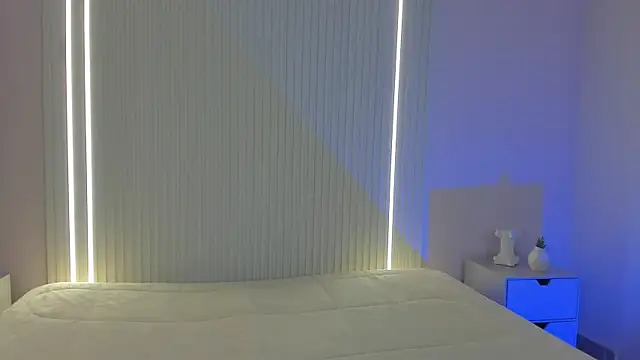 EmilyEvans7 online show from 12/20/25, 07:39