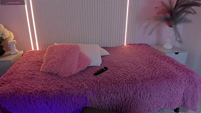 EmilyEvans7 online show from 04/08/26, 10:50