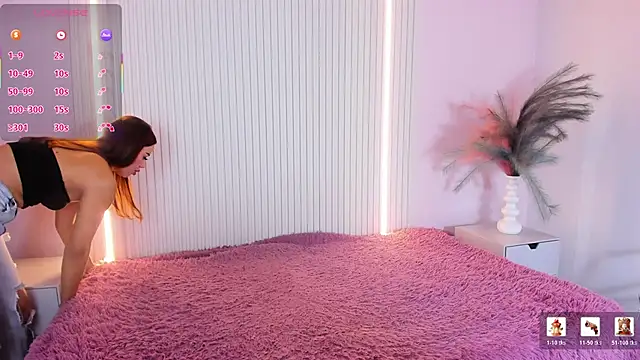 EmilyEvans7 online show from 04/13/26, 07:40