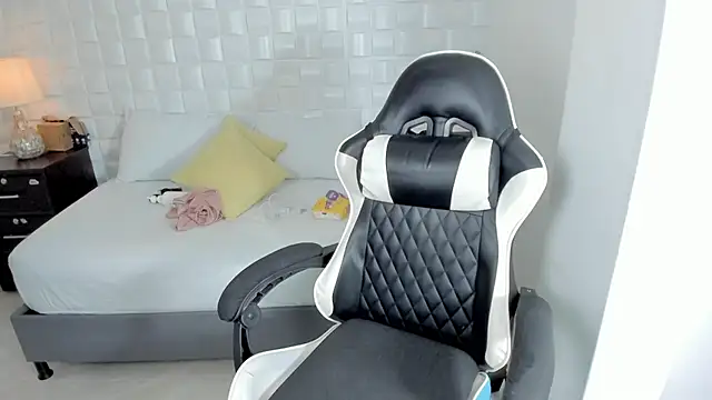 anny rouse24 online show from 04/01/26, 02:35