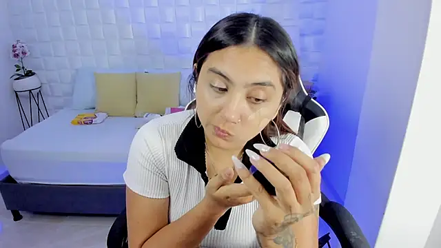 Snapshot of anny_rouse24 chatting on 07/17/26, 02:31 anny rouse24 online show from 07/17/26, 02:31