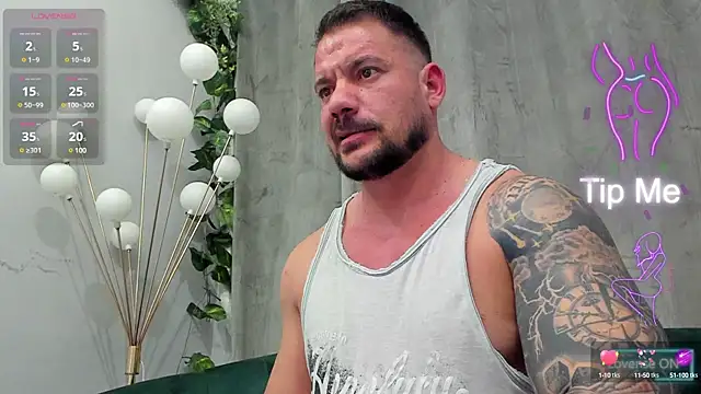 Snapshot of musclemonster31 chatting on 03/19/25, 12:15 musclemonster31 online show from 03/19/25, 12:15