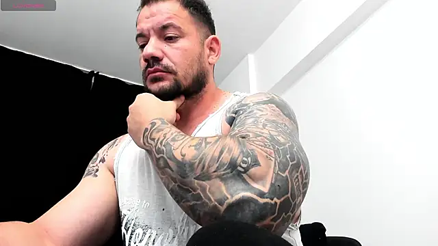 Snapshot of musclemonster31 chatting on 10/02/25, 04:05 musclemonster31 online show from 10/02/25, 04:05