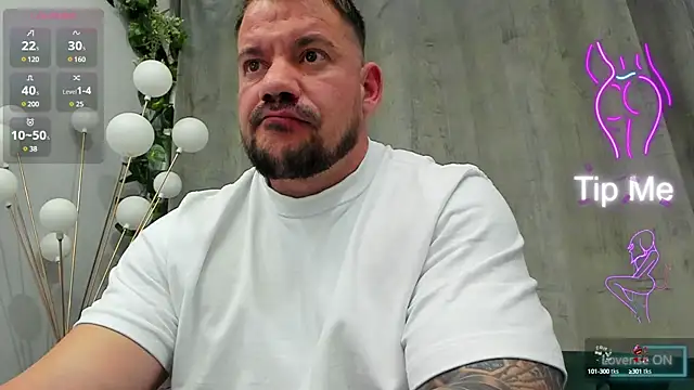 Snapshot of musclemonster31 chatting on 03/17/25, 08:30 musclemonster31 online show from 03/17/25, 08:30