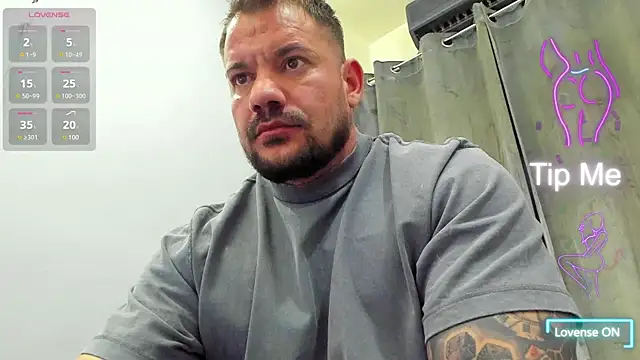 Snapshot of musclemonster31 chatting on 03/22/25, 04:56 musclemonster31 online show from 03/22/25, 04:56