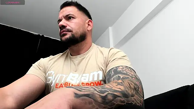 Snapshot of musclemonster31 chatting on 10/16/25, 12:24 musclemonster31 online show from 10/16/25, 12:24