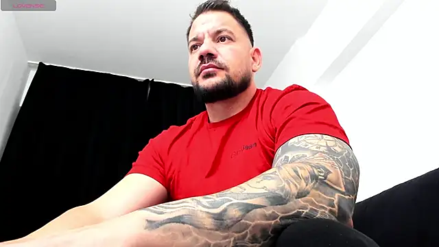 Snapshot of musclemonster31 chatting on 10/15/25, 12:02 musclemonster31 online show from 10/15/25, 12:02