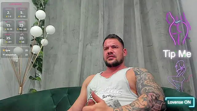 Snapshot of musclemonster31 chatting on 03/01/25, 11:26 musclemonster31 online show from 03/01/25, 11:26
