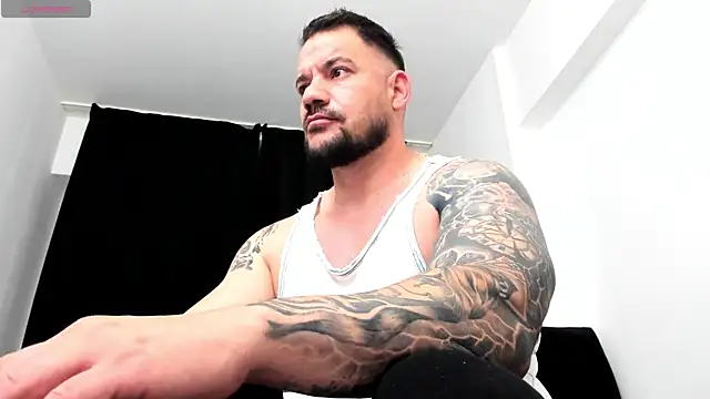 Snapshot of musclemonster31 chatting on 10/04/25, 08:10 musclemonster31 online show from 10/04/25, 08:10