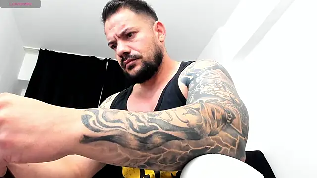 Snapshot of musclemonster31 chatting on 10/13/25, 06:59 musclemonster31 online show from 10/13/25, 06:59