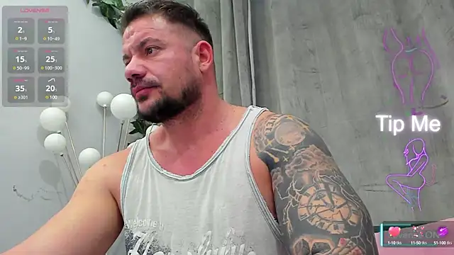 Snapshot of musclemonster31 chatting on 03/10/25, 10:13 musclemonster31 online show from 03/10/25, 10:13