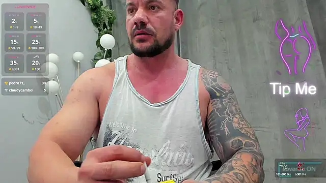 Snapshot of musclemonster31 chatting on 03/21/25, 11:12 musclemonster31 online show from 03/21/25, 11:12